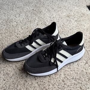 Adidas 🆕 NWT Boost Women’s  Black and Cream Sneakers Size 10